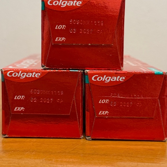 Colgate Optic White Toothpaste Bundle - Picture 3 of 4